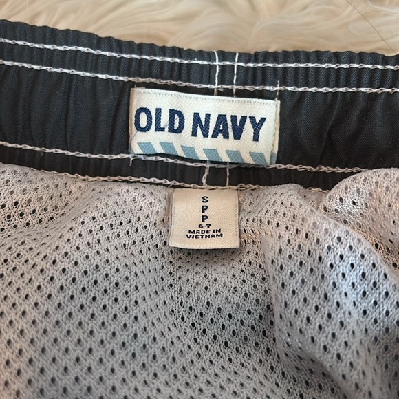 Like new, Old Navy, boys, swim trunks - Picture 4 of 4